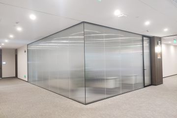 5種常見的辦公室隔斷設(shè)計(jì),美觀又實(shí)用-秉帝玻璃隔斷