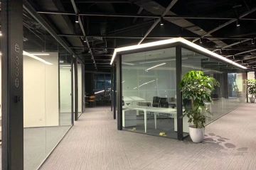 辦公室玻璃隔斷需要注意風(fēng)水嗎?及辦公室搭配技巧