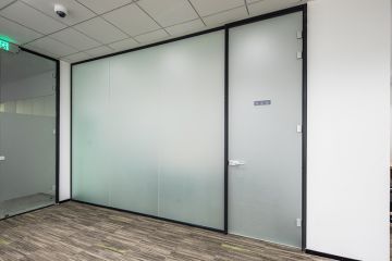 玉砂玻璃隔斷和磨砂玻璃隔斷的區(qū)別