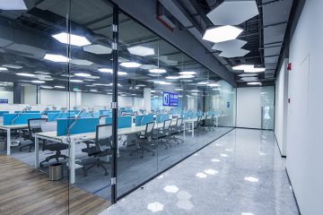 辦公室磨砂玻璃隔斷是什么,有什么特點 辦公室磨砂玻璃隔斷是什么,有什么特點